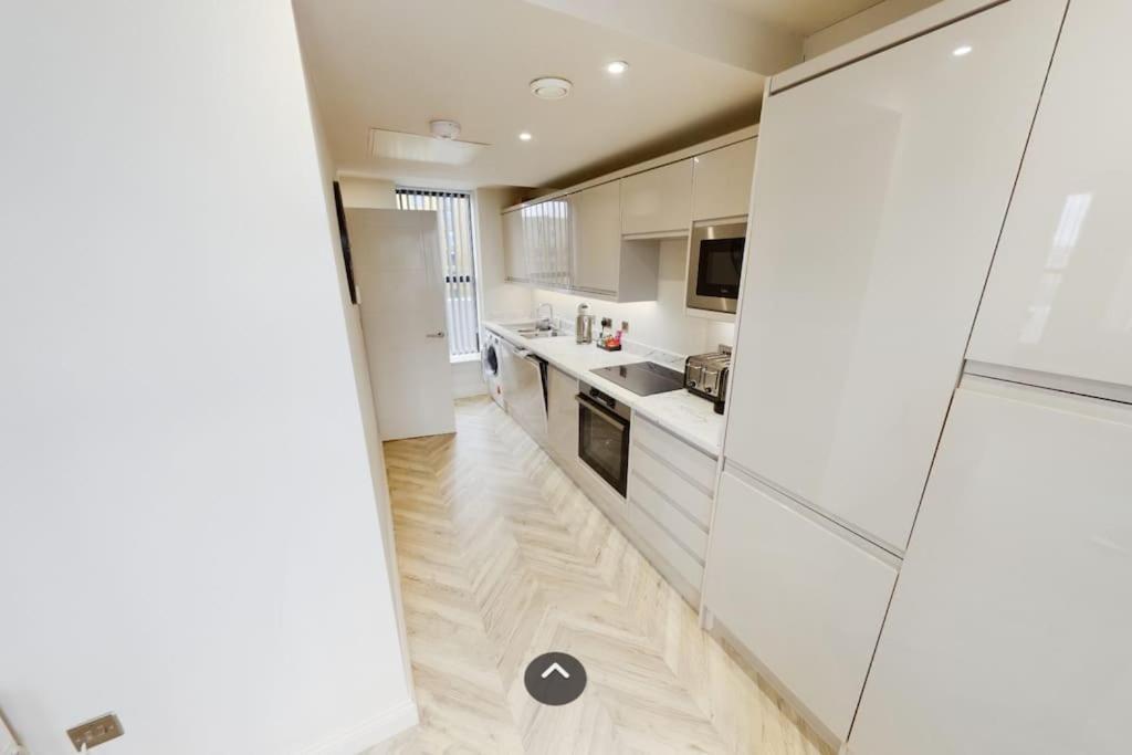 Luxury 2-bedroom Penthouse With Stunning Views And Parking - Leeds Centre *