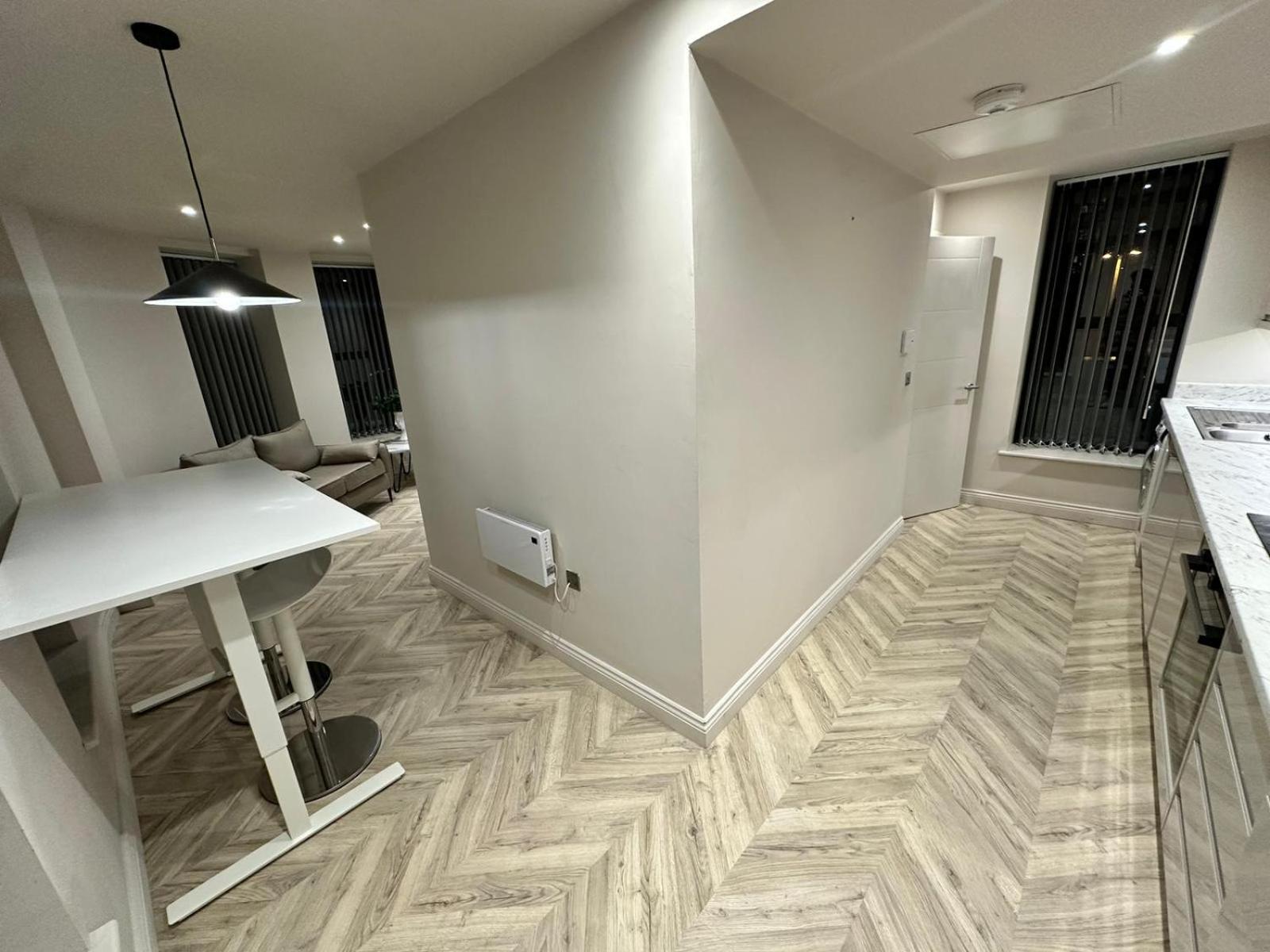 Luxury 2-bedroom Penthouse With Stunning Views And Parking - Leeds Centre * Лидс