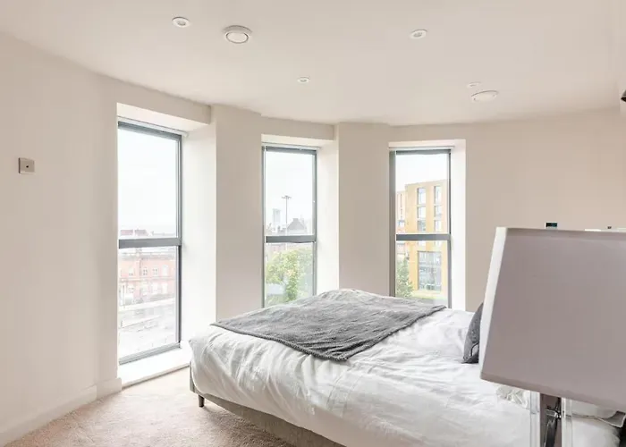 Luxury 2-Bedroom Penthouse With Stunning Views And Parking - Leeds City Centre