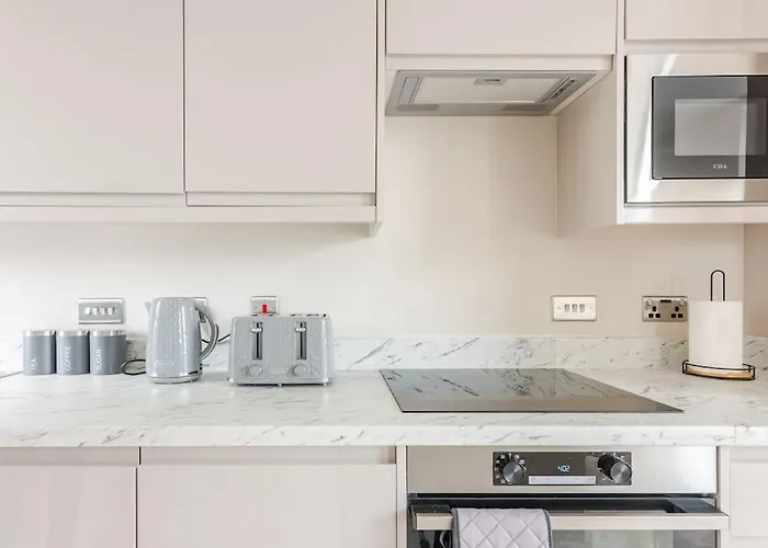 Luxury 2-Bedroom Penthouse With Stunning Views And Parking - Leeds City Centre
