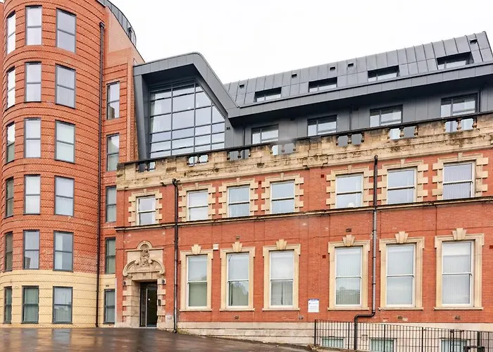Luxury 2-Bedroom Penthouse With Stunning Views And Parking - Leeds City Centre