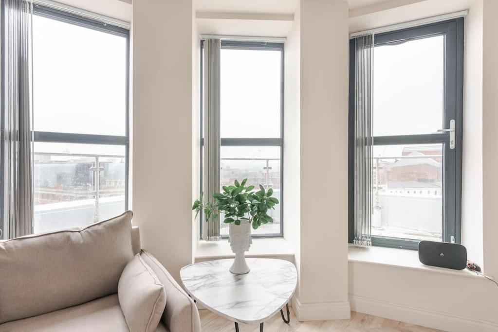 Luxury 2-bedroom Penthouse With Stunning Views And Parking - Leeds Centre *