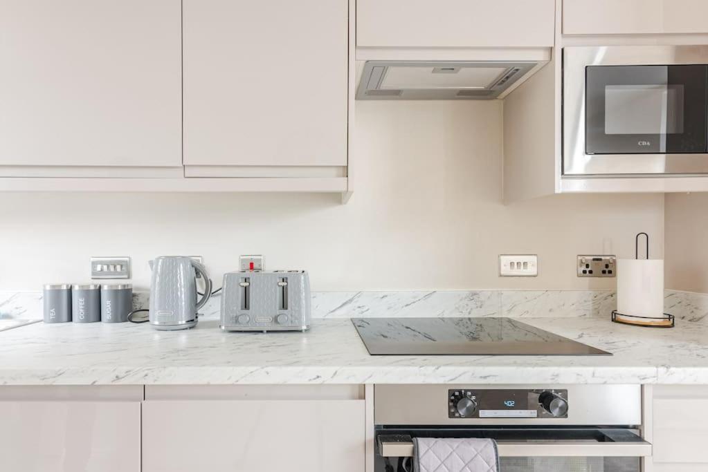 Apartment Luxury 2-bedroom Penthouse With Stunning Views And Parking - Leeds Centre *