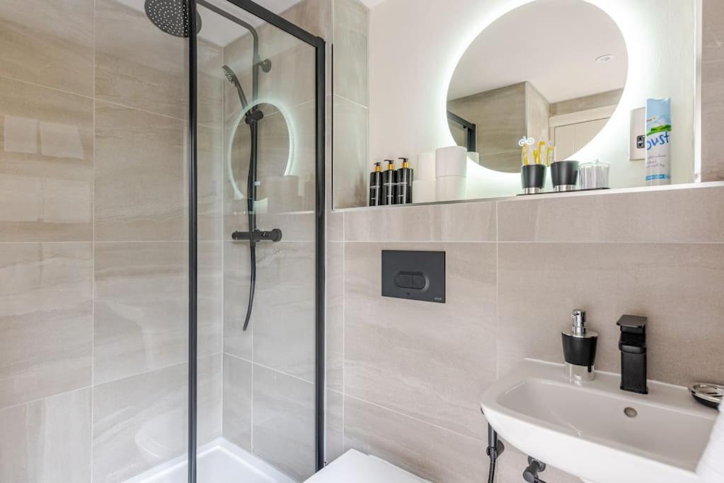 Luxury 2-bedroom Penthouse With Stunning Views And Parking - Leeds Centre Apartment Leeds (West Yorkshire)