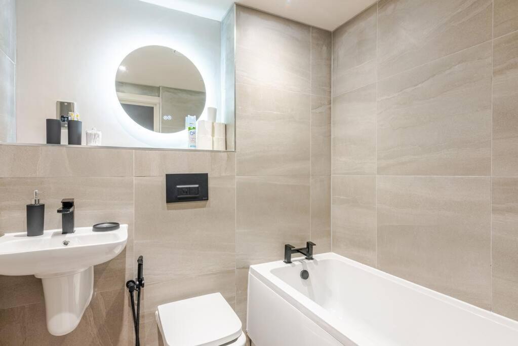 Luxury 2-bedroom Penthouse With Stunning Views And Parking - Leeds Centre *