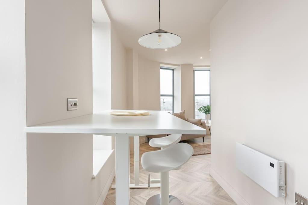 Luxury 2-bedroom Penthouse With Stunning Views And Parking - Leeds Centre *