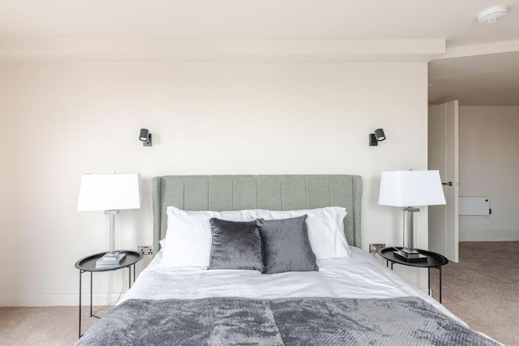 Luxury 2-bedroom Penthouse With Stunning Views And Parking - Leeds Centre Apartment Leeds (West Yorkshire)