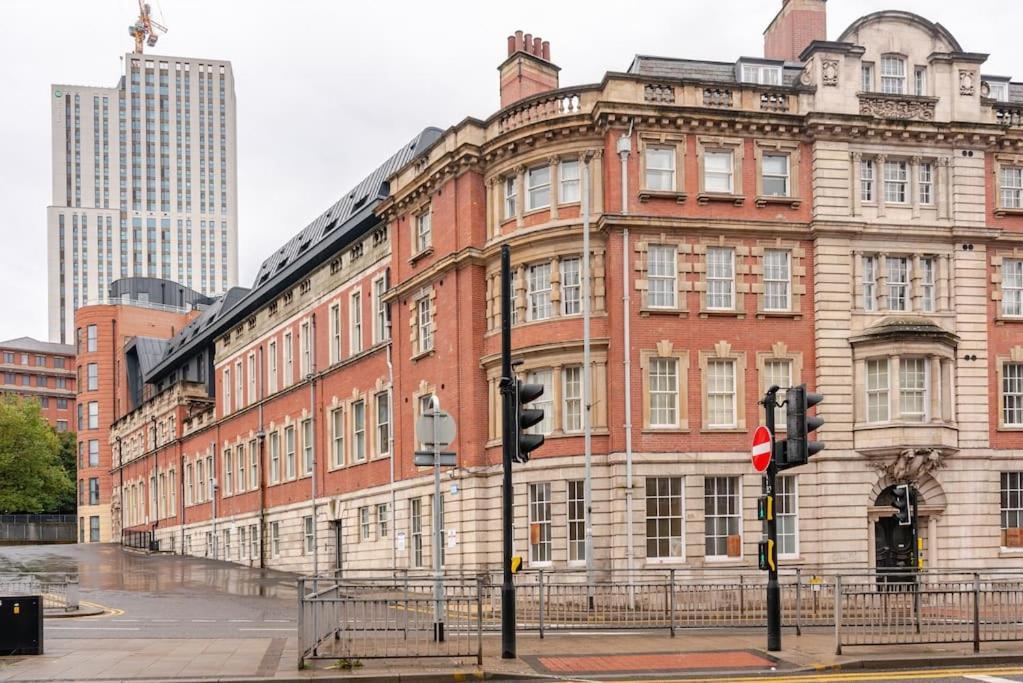 Luxury 2-bedroom Penthouse With Stunning Views And Parking - Leeds Centre *